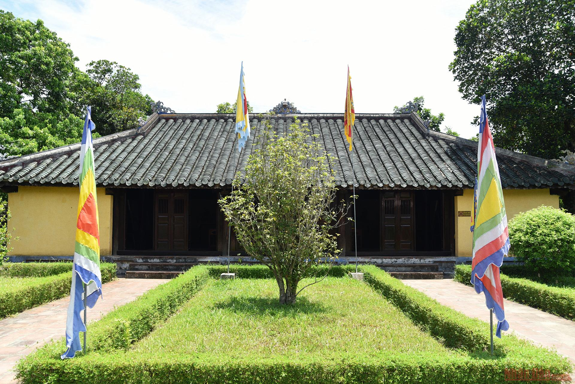 Gia Long Tomb, the solemn resting place of Nguyen Dynasty’s first Emperor 1017 17